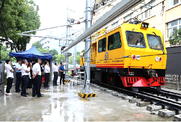 领导关怀|南京市教育局、南京地铁运营集团有限公司领导视察智联友道“接触网作业车项目”