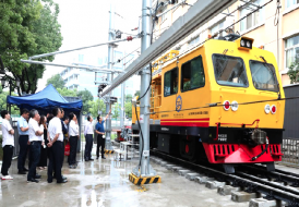 领导关怀|南京市教育局、南京地铁运营集团有限公司领导视察智联友道"接触网作业车项目"